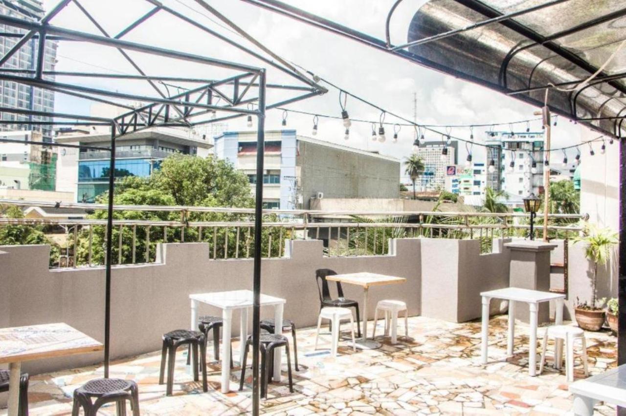 Bunks Hostel (Adults Only) Cebu Esterno foto