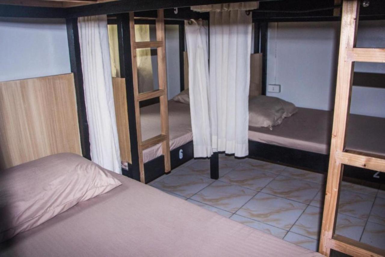 Bunks Hostel (Adults Only) Cebu Esterno foto
