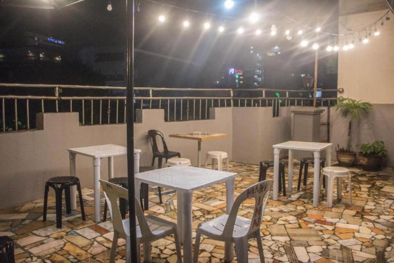 Bunks Hostel (Adults Only) Cebu Esterno foto